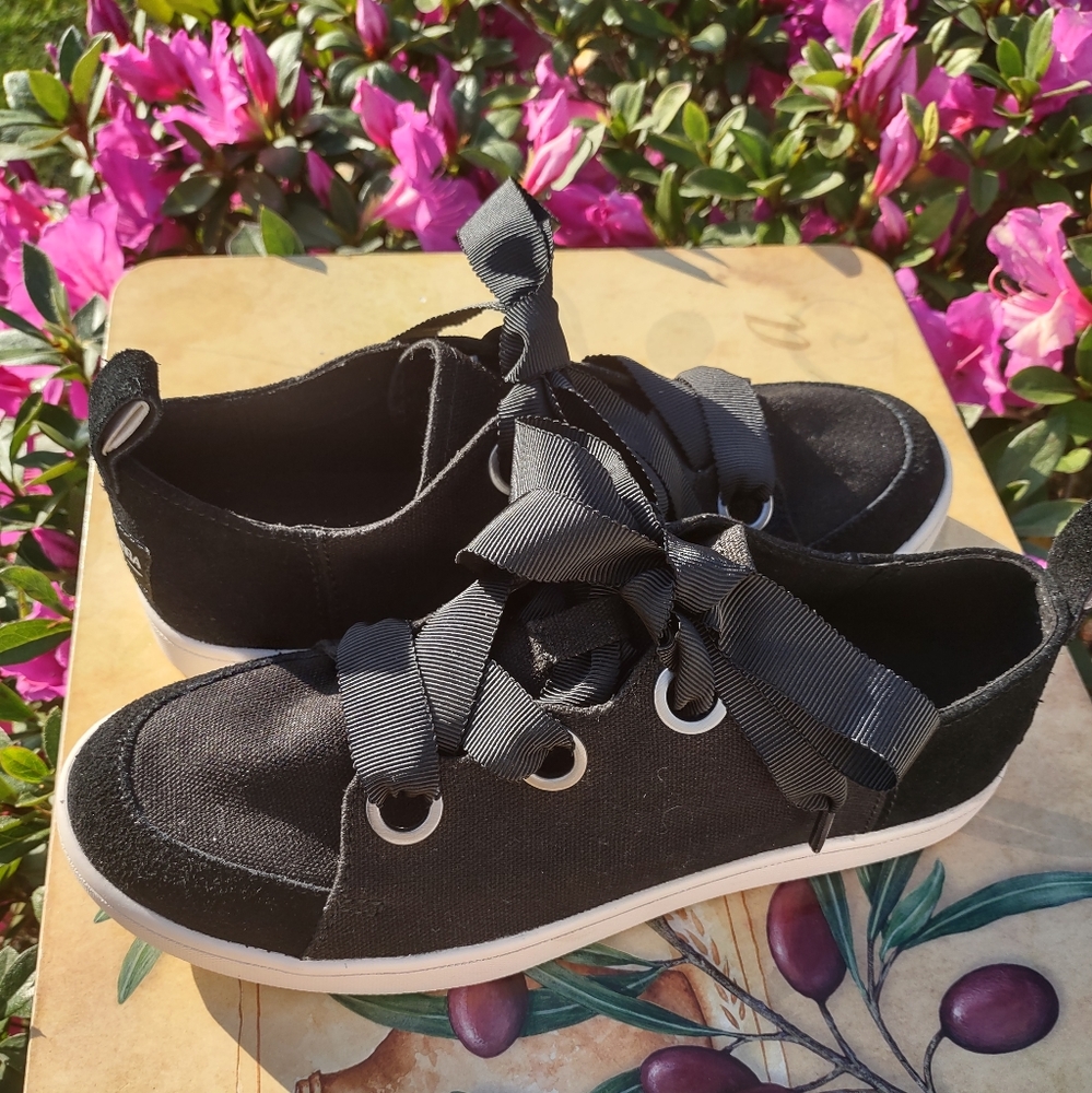 Koolaburra by UGG Penley Women's Big Girls Suade Sneakers Shoes Black Ortholite